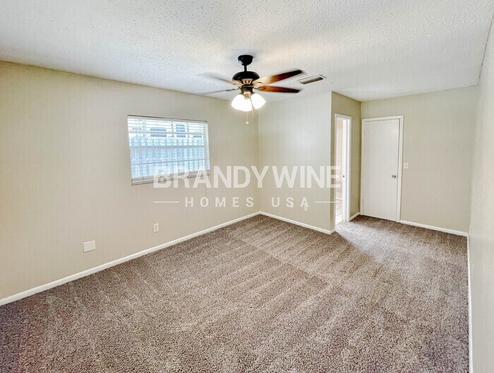 Building Photo - 3639 N Ride Dr
