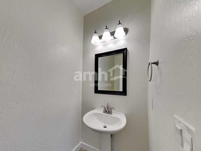 Building Photo - 10124 E Isleta Ave