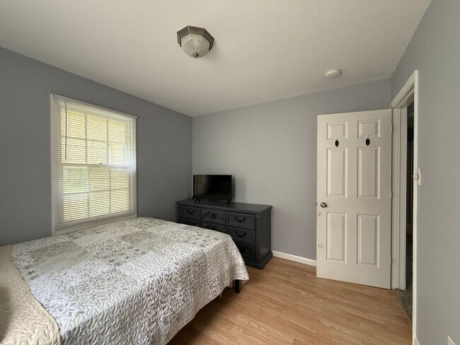 Building Photo - 501 N Dickson St