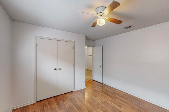 Building Photo - Adorable 3 bedroom 2 bath in Burleson Texas!