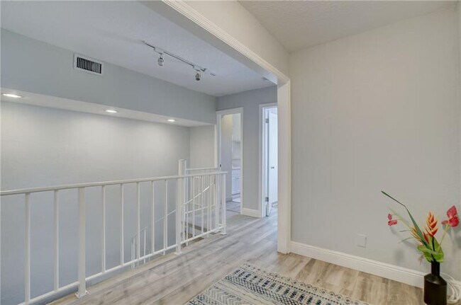 Building Photo - 2708 NE 14th Street Causeway