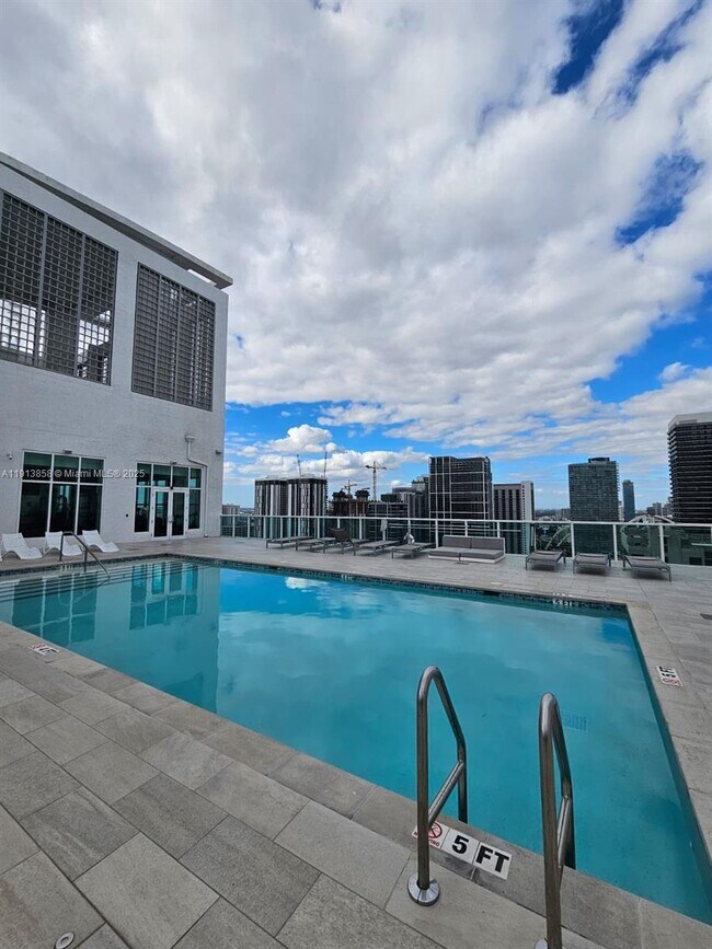 Building Photo - 133 NE 2nd Ave