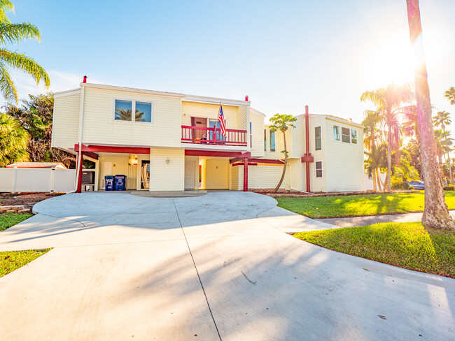 Ground level front facade - 3250 E De Bazan Ave