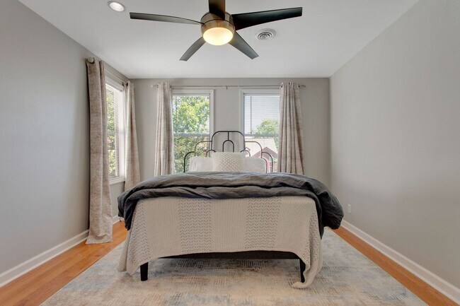 Building Photo - Charming 2 Bed 2 Bath Home on Historic Rus...