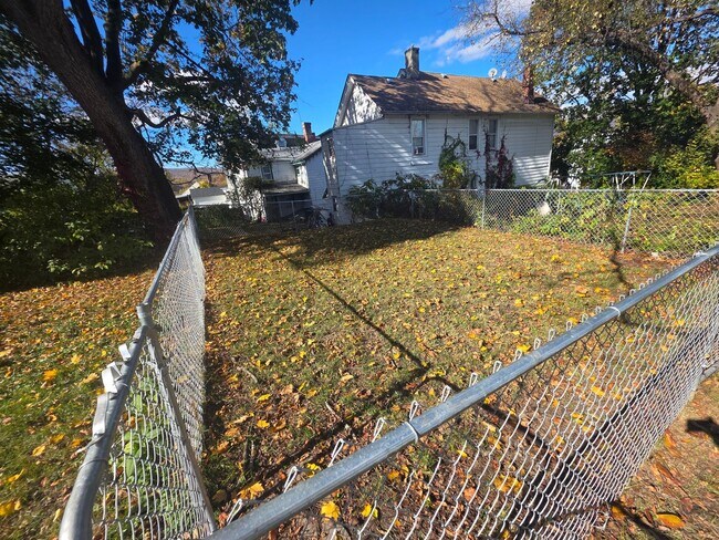 Building Photo - 2 bedroom apartment building - Poughkeepsie