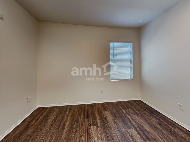 Building Photo - 1021 E Lumberjack Trail