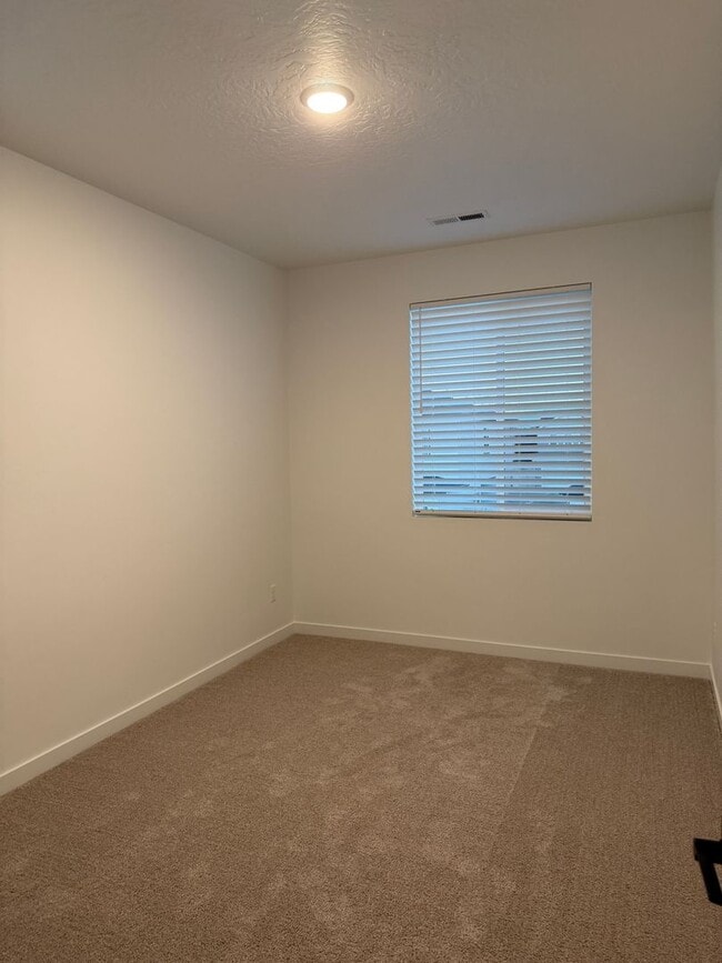 Building Photo - Modern Townhouse for Rent in Desirable Star - 3 Bedroom and 2.5 Bathroom