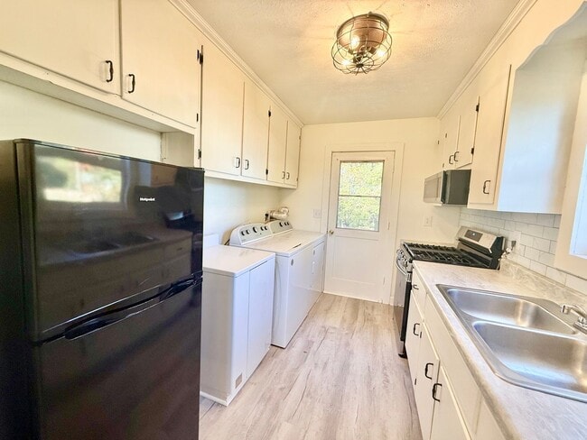 Building Photo - Updated 2-bedroom home close to Farmville