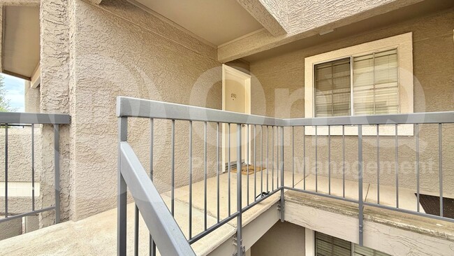 Building Photo - 1720 E Thunderbird Rd