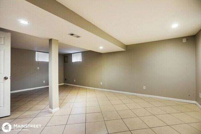 Building Photo - 509 W 5th Ct