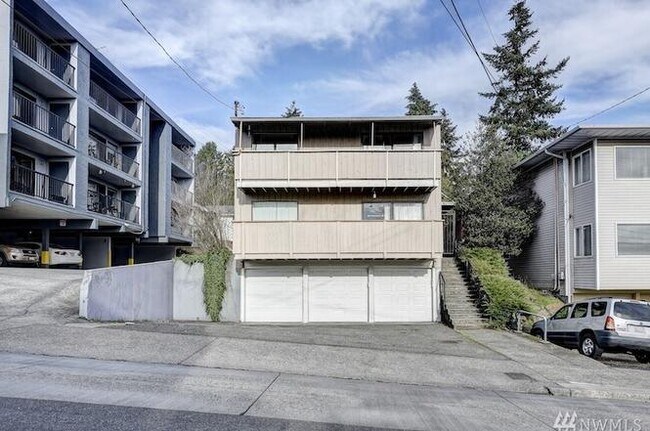 Primary Photo - 906 N 85th St