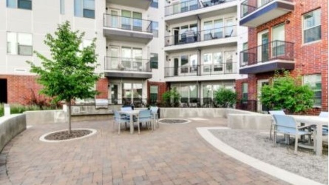 Building Photo - 7700 E Peakview Ave