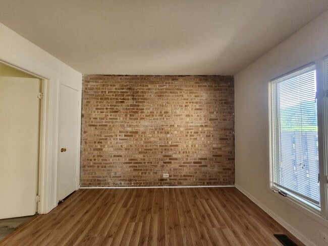 Building Photo - 710 Concord Ln
