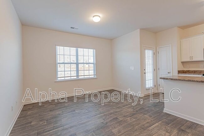 Building Photo - 30 Moorlyn Ln