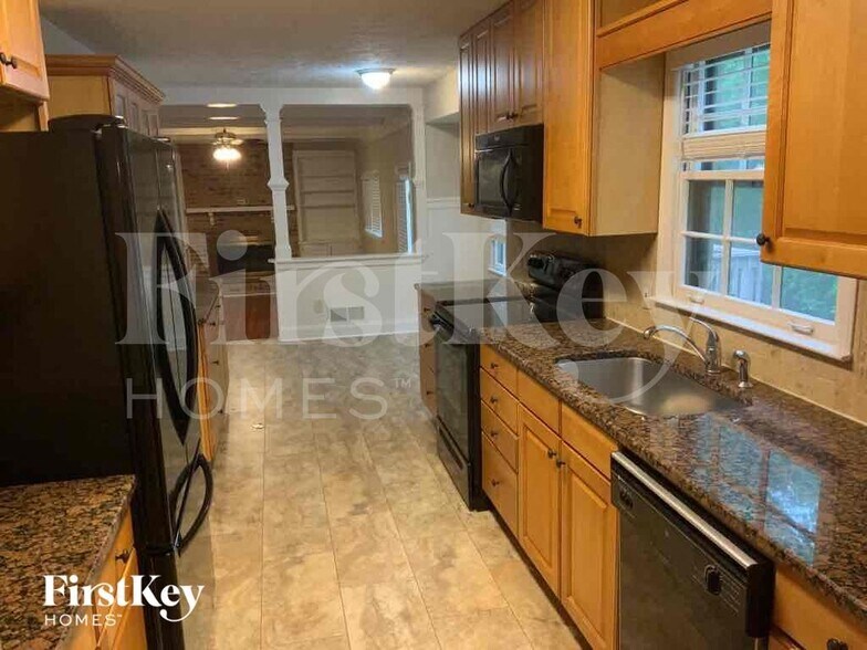 Building Photo - 5659 Fern Creek Dr SW