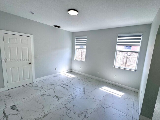 Building Photo - 21405 Ingraham Ave Rd