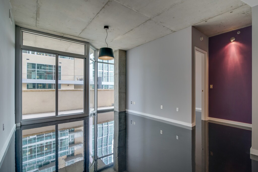 Building Photo - 600 12th Ave S