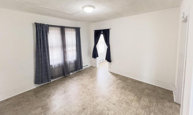 Building Photo - Cute House near EWU