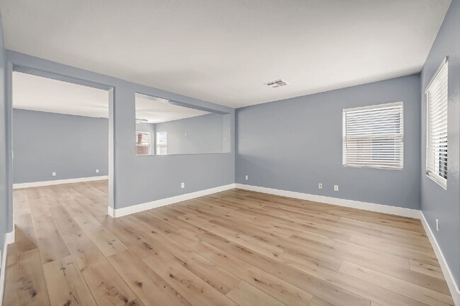 Building Photo - 2422 E Olivine Rd