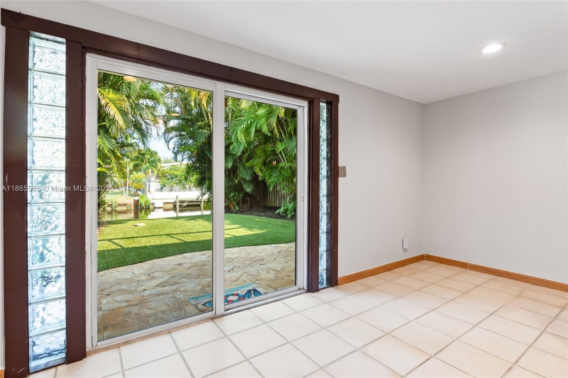 Building Photo - 2530 Okeechobee Ln