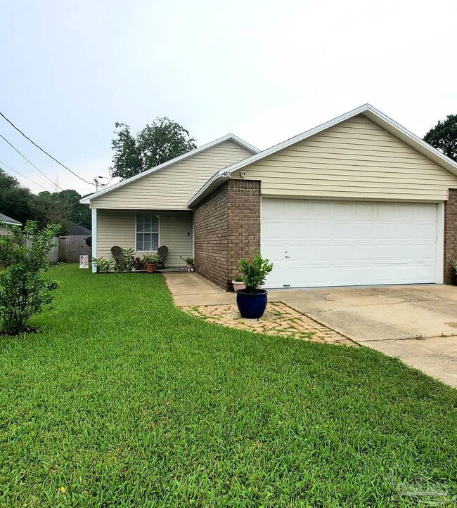 Primary Photo - 2483 Redoubt Ave