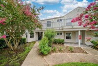 Building Photo - 2512 Woodgate Blvd