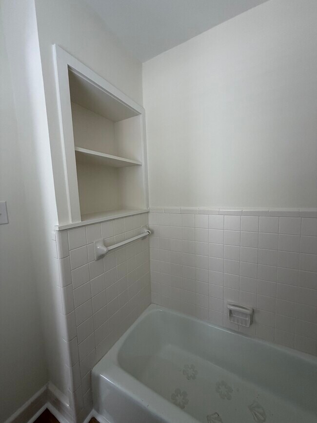 Building Photo - 305 12th Ave