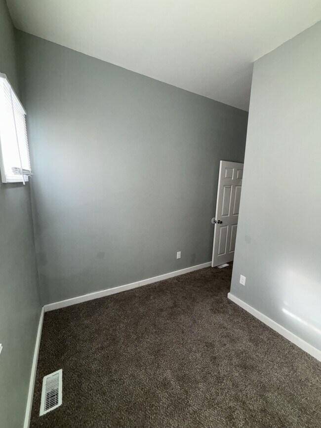 Building Photo - 2215 W Market St