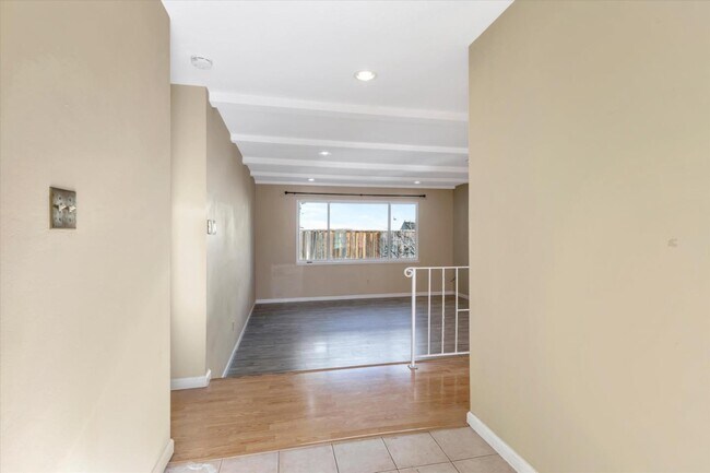 Building Photo - 40307 San Sebastian Pl
