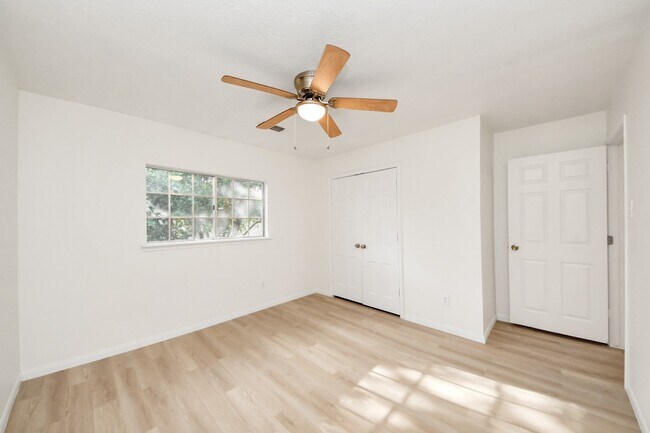 Building Photo - 3046 Texas Oak Dr