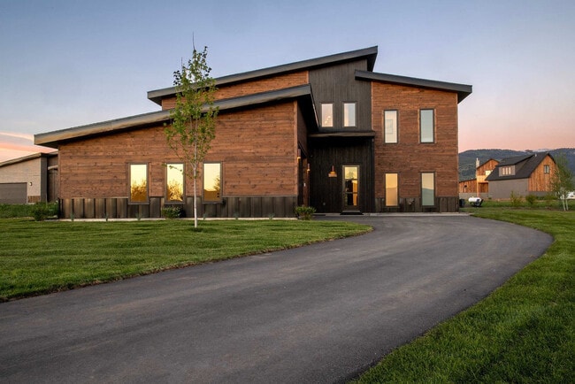 Building Photo - 1601 Jackrabbit Ln