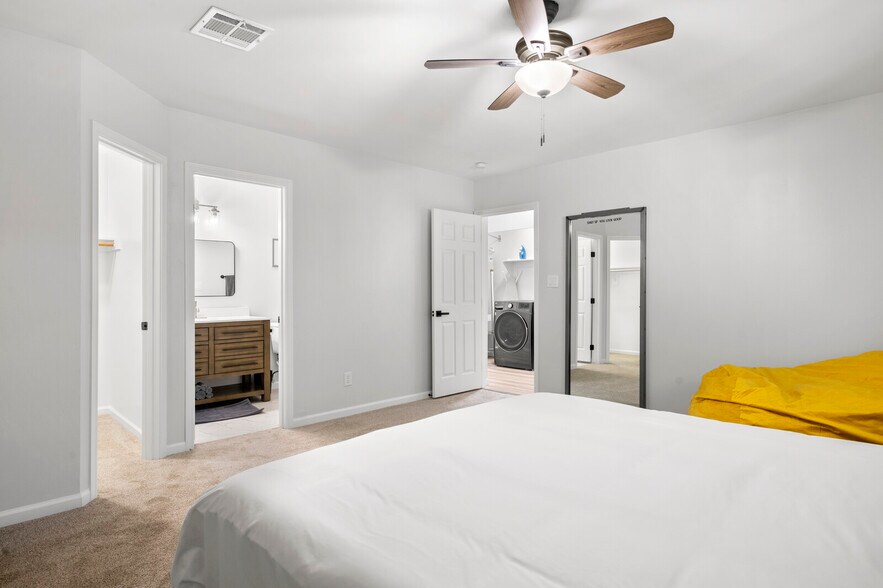 Primary Bedroom - 2207 N 28th Pl