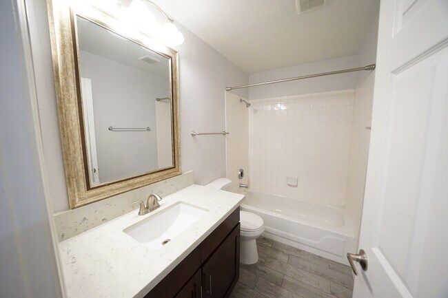Building Photo - SHOWINGS AVAILABLE NOW