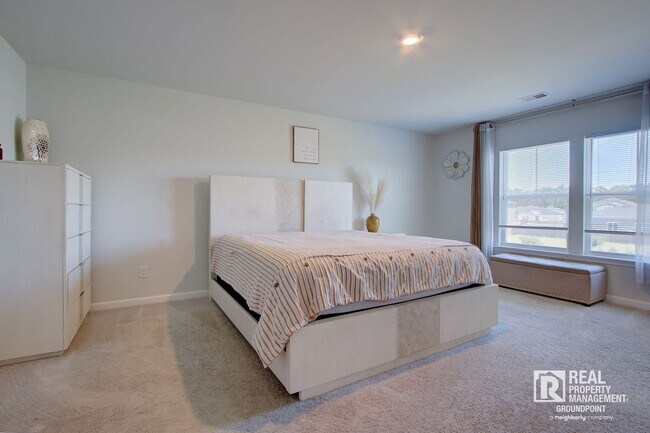 Building Photo - 214 Honey Horn Dr