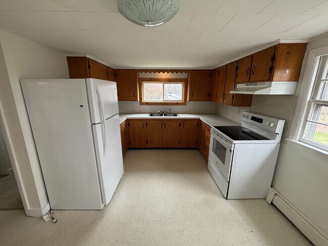 Building Photo - Freshly Updated 2BR Apartment – Heat Included | Sanford, ME