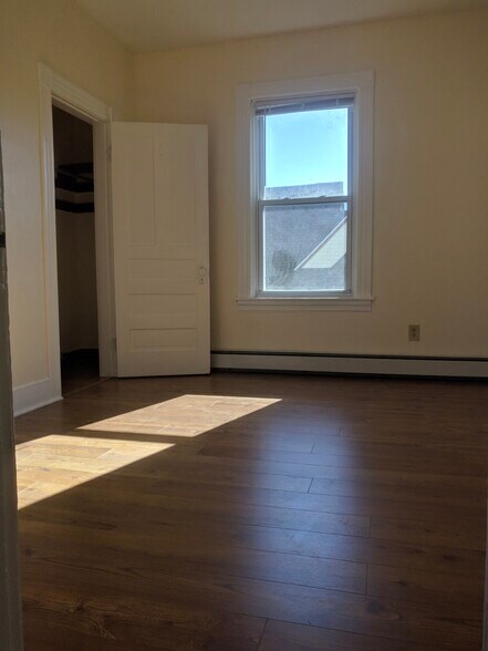 Building Photo - 32 Douglas St