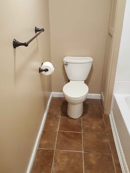 Building Photo - 391 Putnam Pike