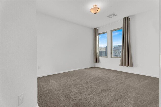 Building Photo - MOVE-IN SPECIAL! 1/2 OFF 1ST MONTHS RENT OAC!