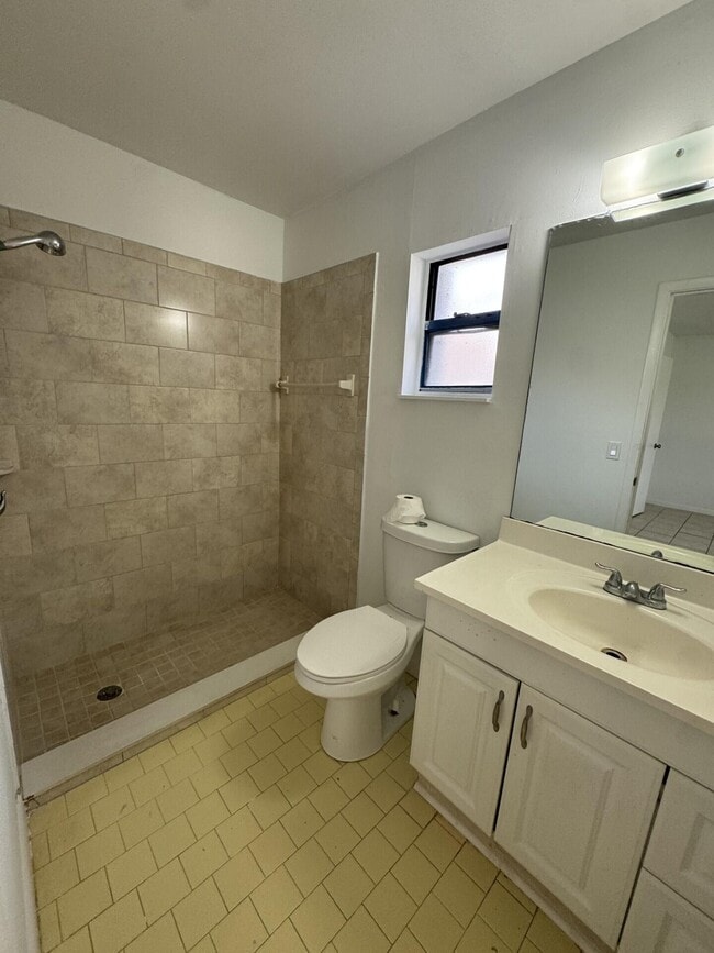 Building Photo - 710 NW Airoso Blvd