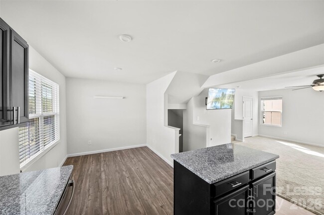 Building Photo - 708 Dillon Wy