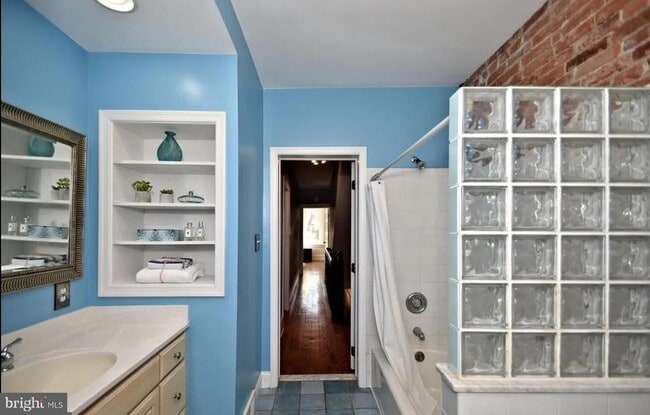 Building Photo - 423 Breckenridge St