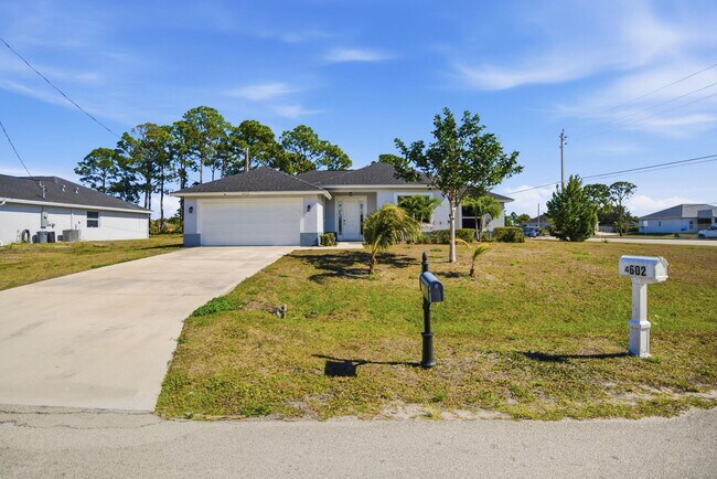 Building Photo - 4593 SW Bradbury St