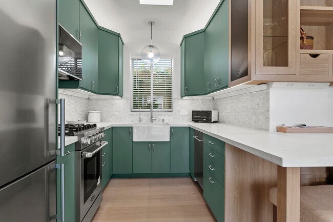 Building Photo - Newly-Built, Fully-Furnished ADU in Corona...