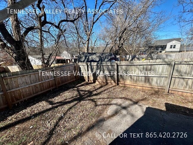 Building Photo - 2321 Bradford St