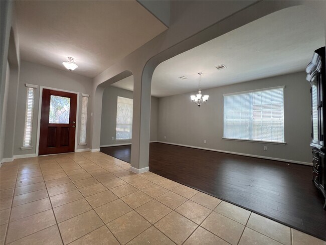 Building Photo - 6102 City Shores Ln