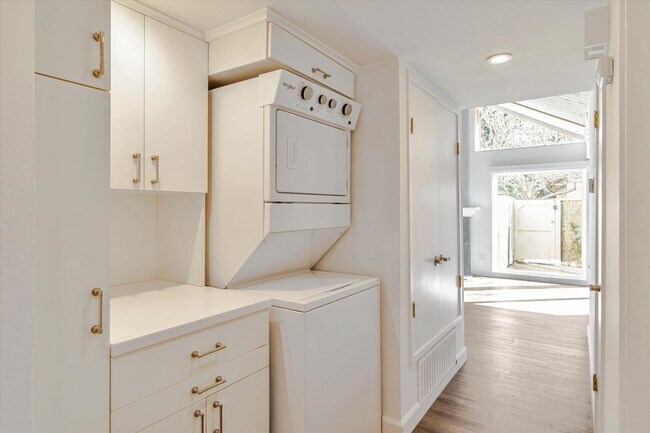 Building Photo - Charming 2 Bed 2 Bath Sunnyvale Condo with Vaulted Ceilings and Patio