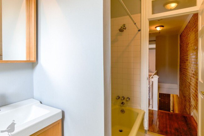 Building Photo - Classy Columbia Heights Row Home! 1/2 Off ...