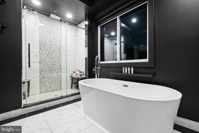 Building Photo - 1121 Earl St