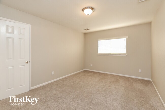 Building Photo - 2204 Oak Valley