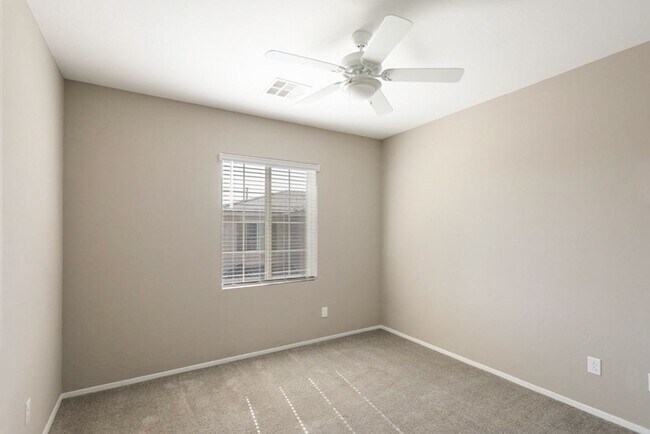 Building Photo - Beautiful Mountains Edge 3 Bedroom Townhome